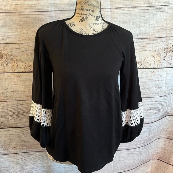Pete Black Top w White Crochet Trim Size XS Boutique Brand - Picture 1 of 8
